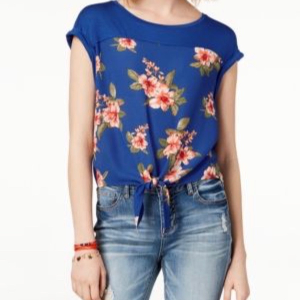 Cute flower blouse! The brand is Hippie Rose.
